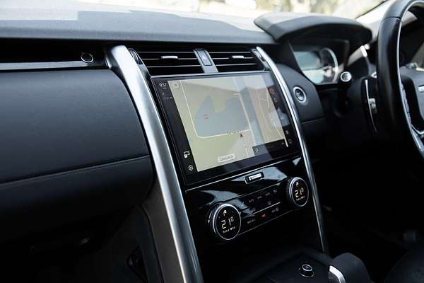 2022 Land Rover Discovery D300 SE Series 5