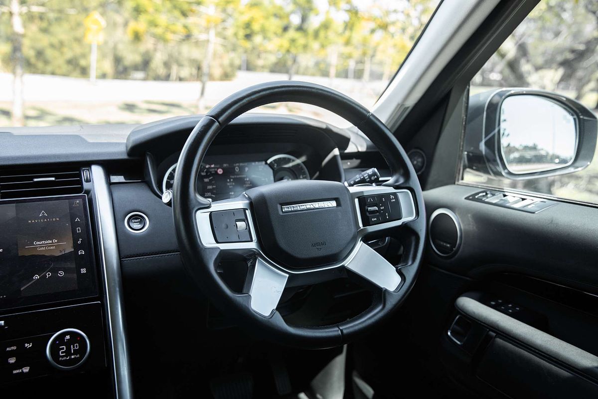 2022 Land Rover Discovery D300 SE Series 5