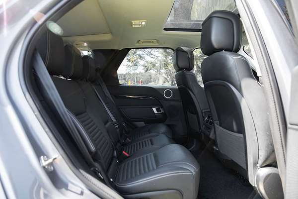 2022 Land Rover Discovery D300 SE Series 5