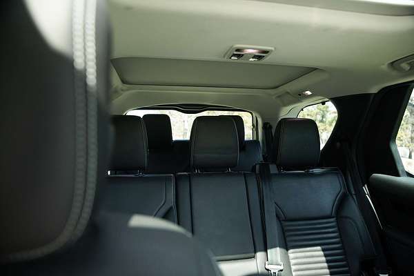 2022 Land Rover Discovery D300 SE Series 5