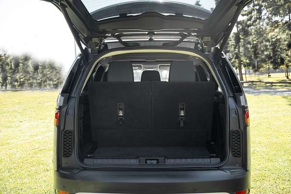 2022 Land Rover Discovery D300 SE Series 5