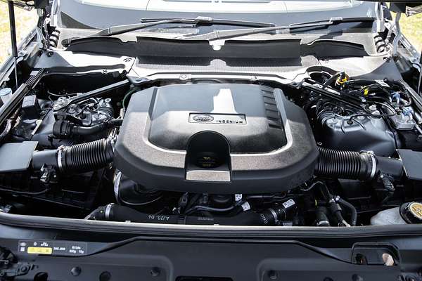 2022 Land Rover Discovery D300 SE Series 5