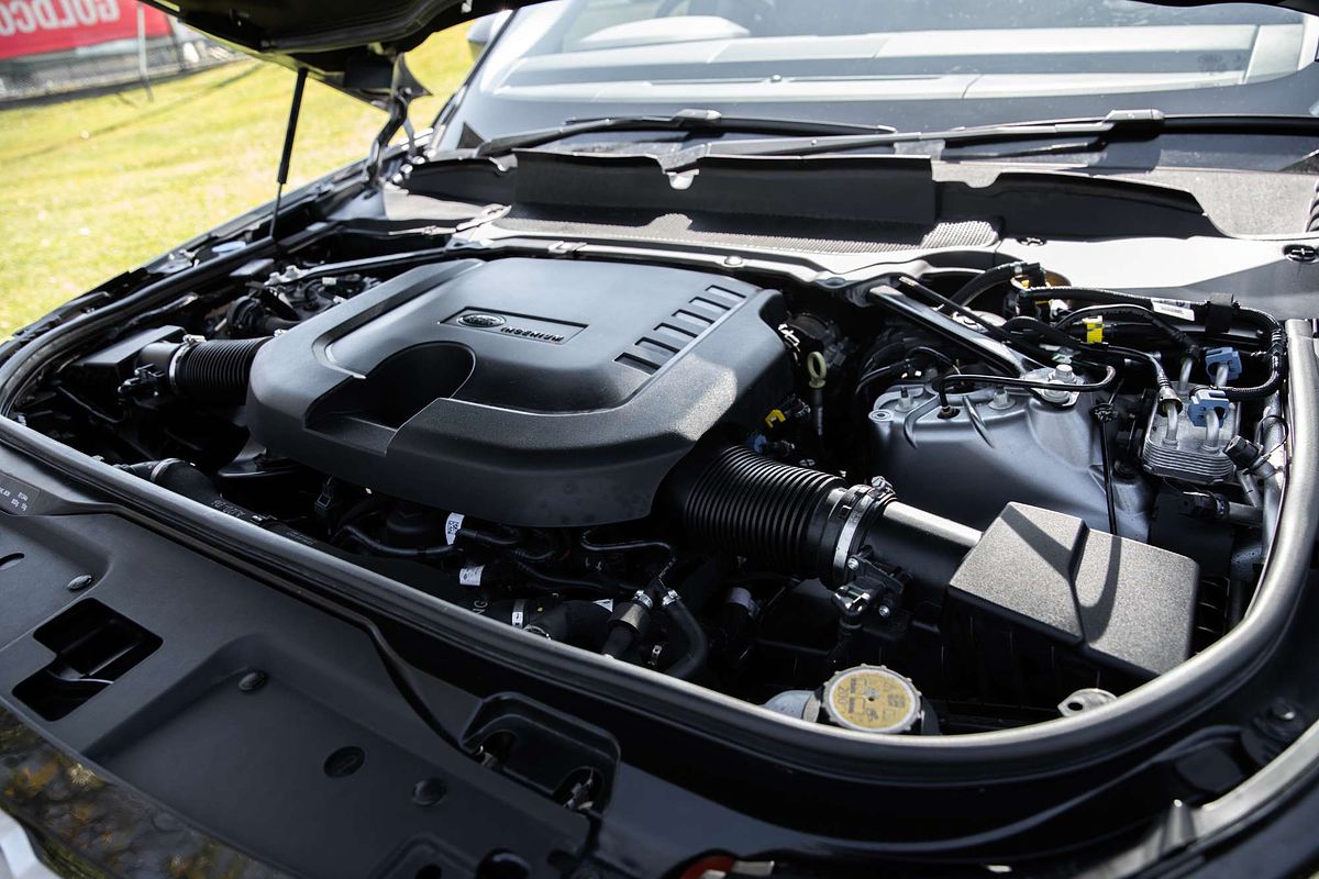 2022 Land Rover Discovery D300 SE Series 5