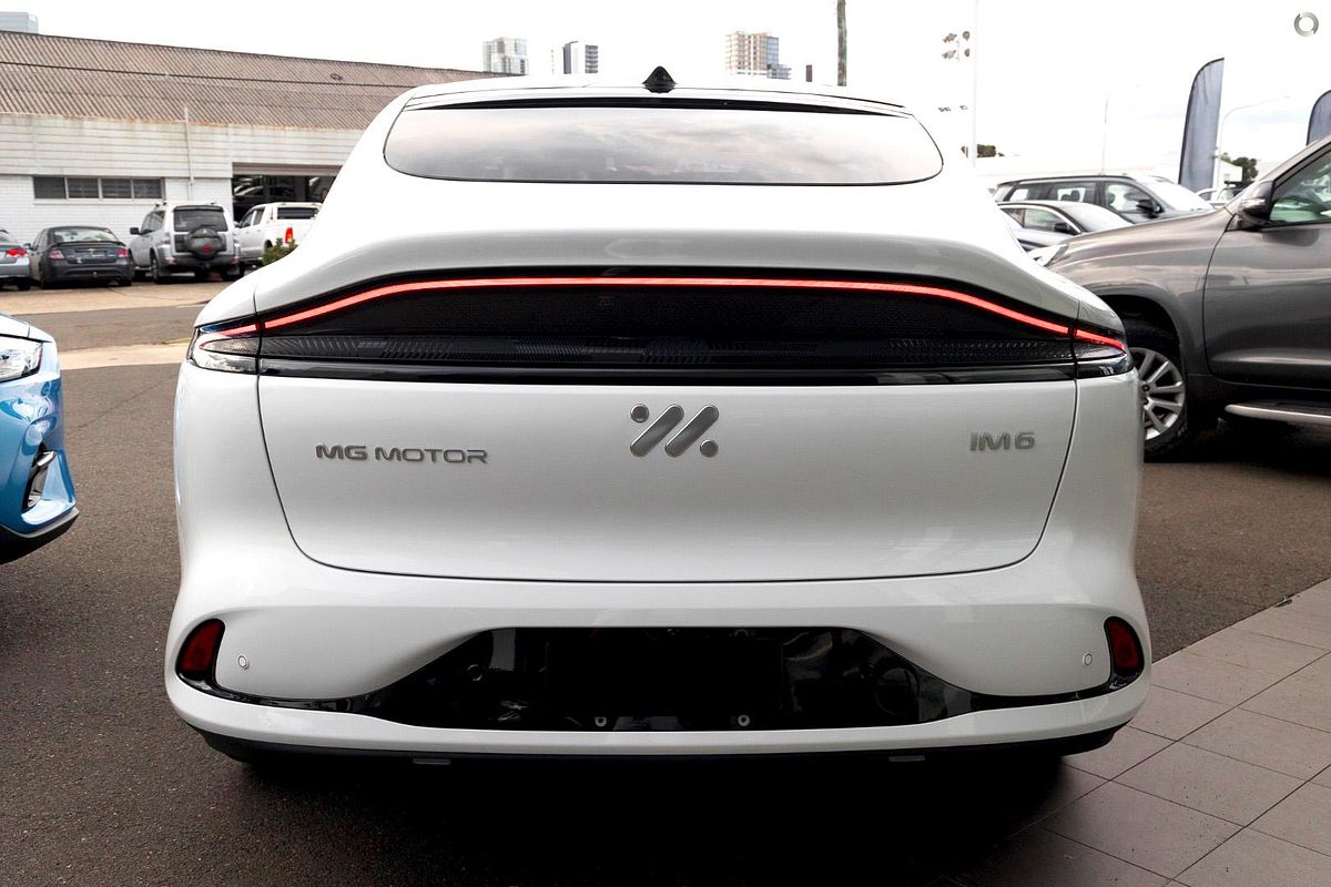 2025 MG IM6
