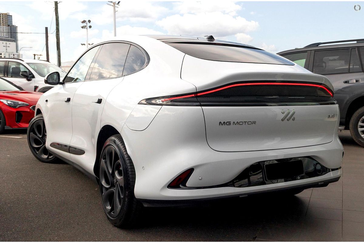 2025 MG IM6