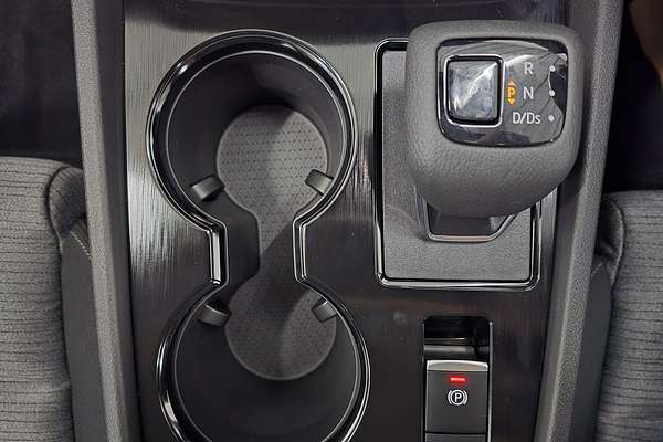 2025 Nissan X-TRAIL ST T33