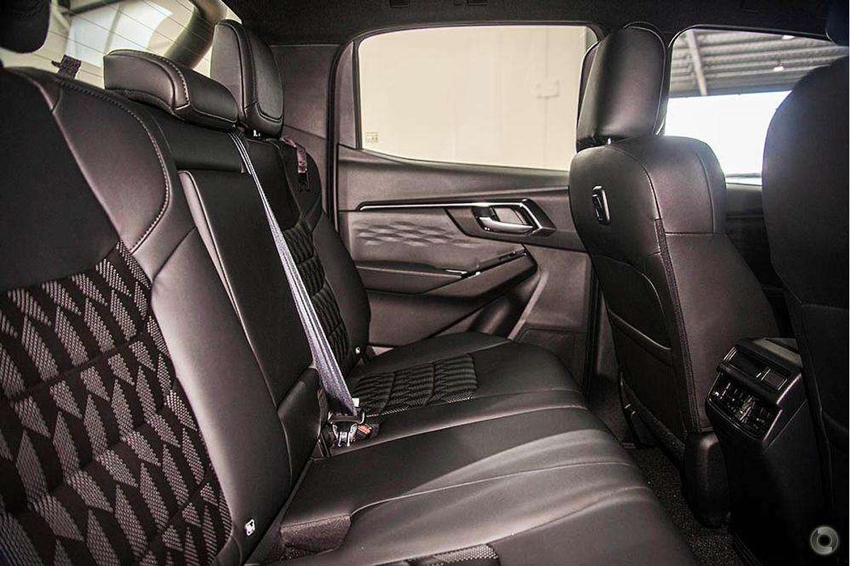 2025 Isuzu D-MAX BLADE 4X4