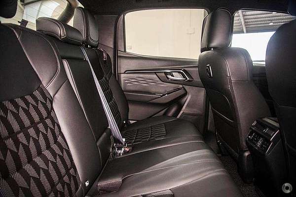 2025 Isuzu D-MAX BLADE 4X4