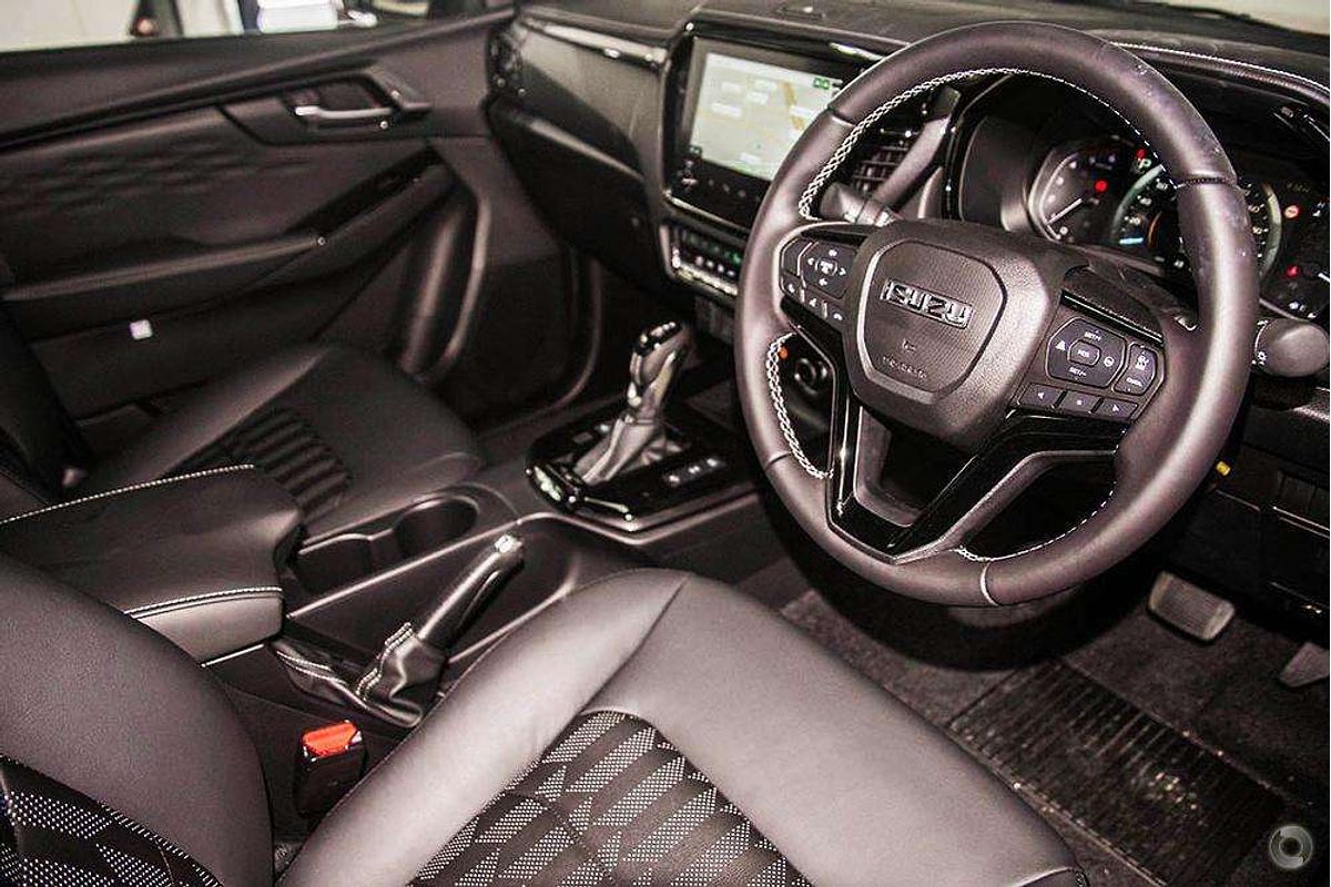 2025 Isuzu D-MAX BLADE 4X4