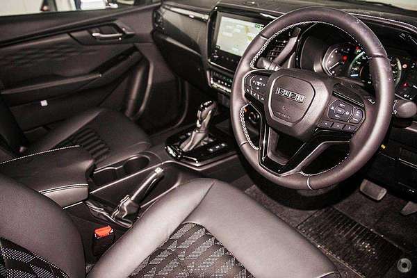 2025 Isuzu D-MAX BLADE 4X4