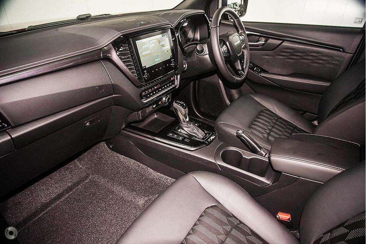 2025 Isuzu D-MAX BLADE 4X4