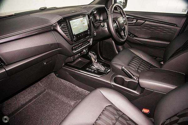 2025 Isuzu D-MAX BLADE 4X4