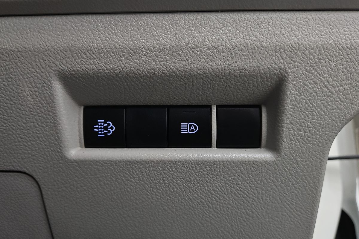 2019 Toyota Hiace Commuter GDH322R ELWB High Roof