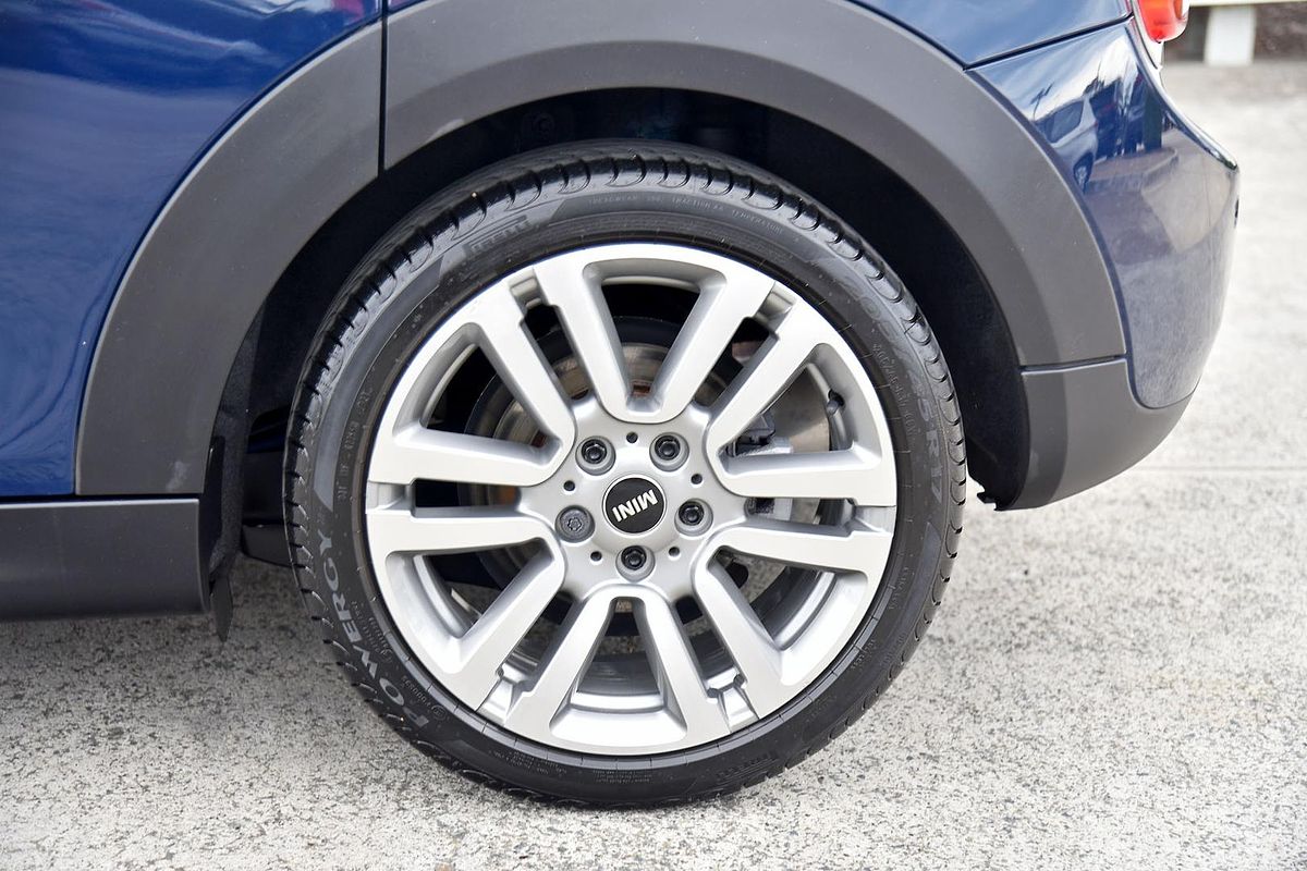 2017 MINI Cooper  F55