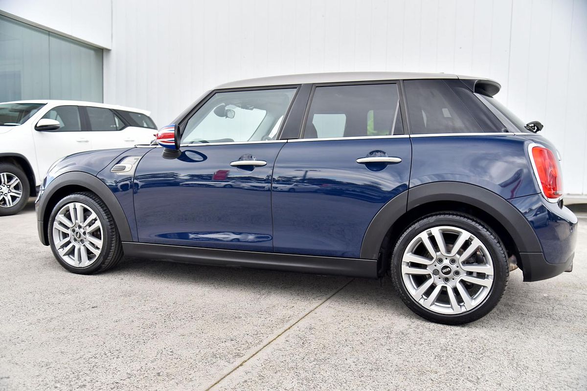 2017 MINI Cooper  F55