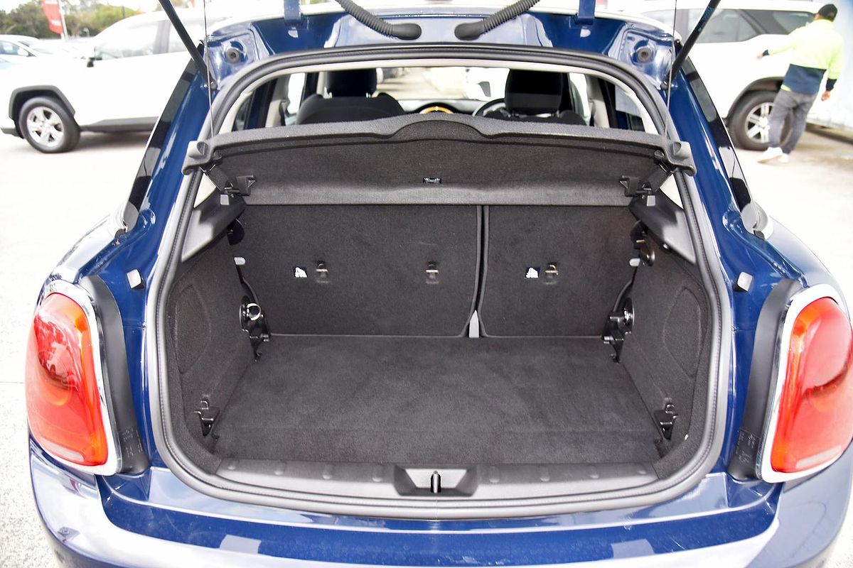 2017 MINI Cooper  F55