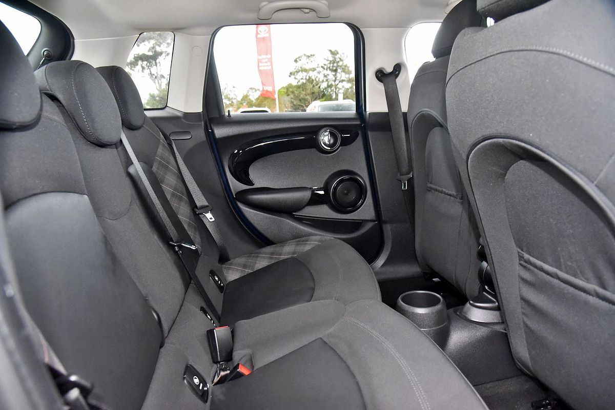 2017 MINI Cooper  F55