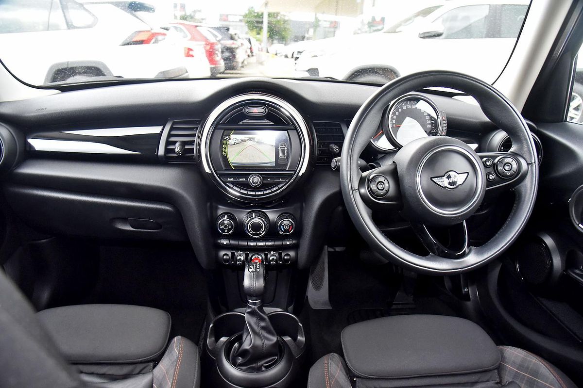 2017 MINI Cooper  F55