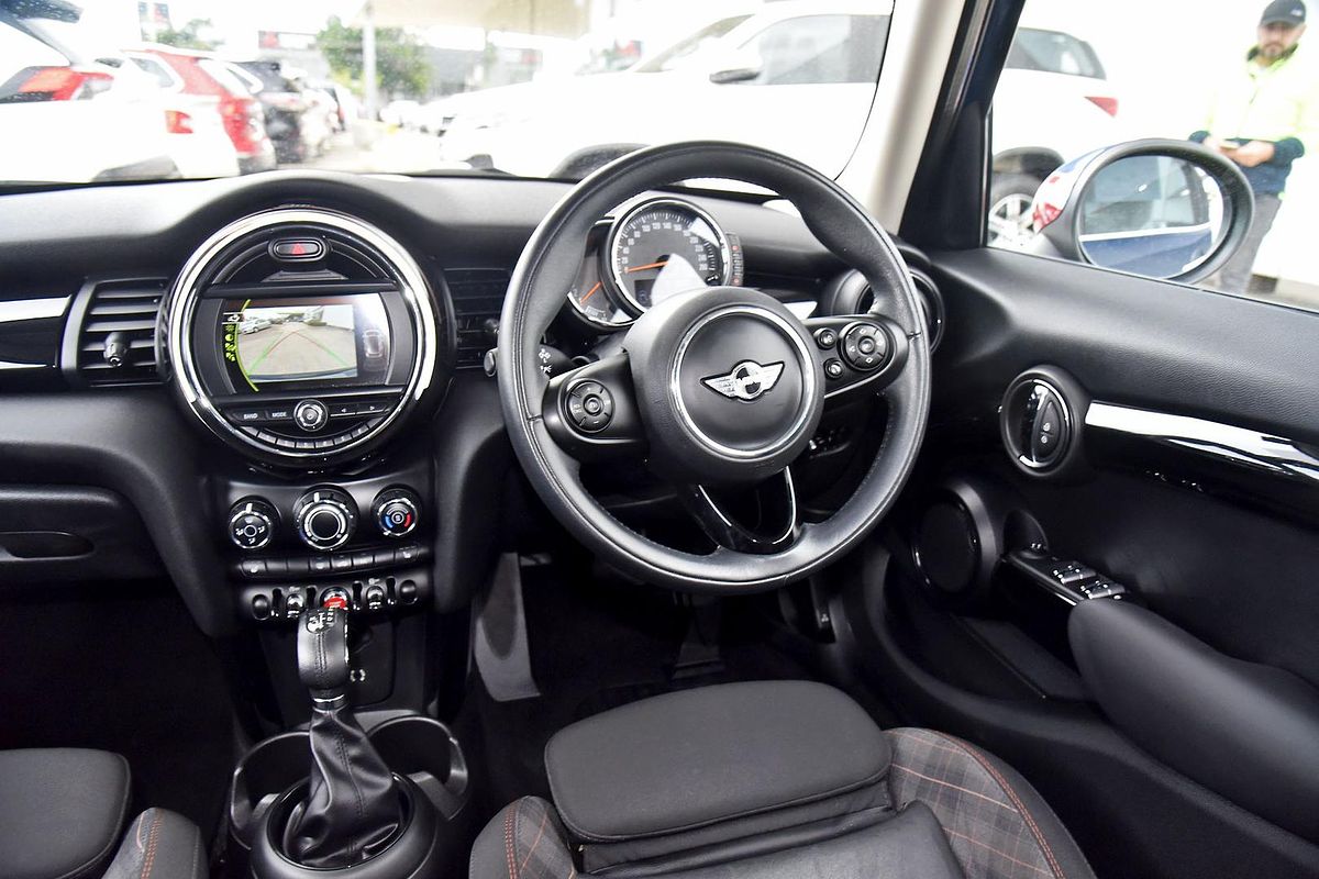 2017 MINI Cooper  F55