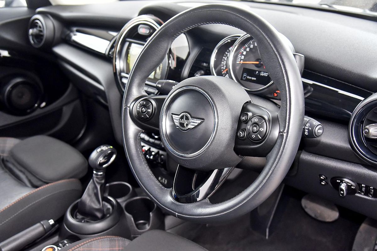 2017 MINI Cooper  F55