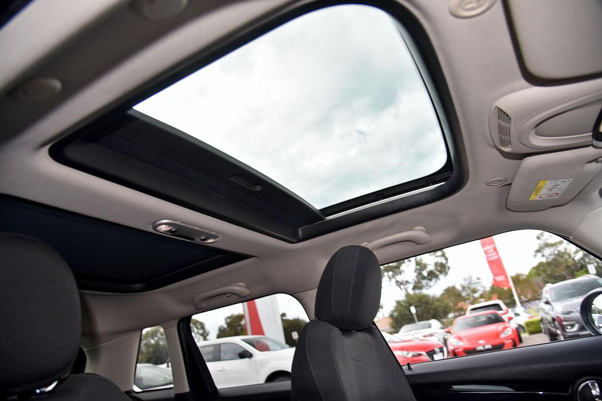 2017 MINI Cooper  F55