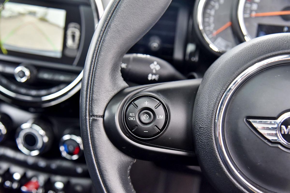 2017 MINI Cooper  F55