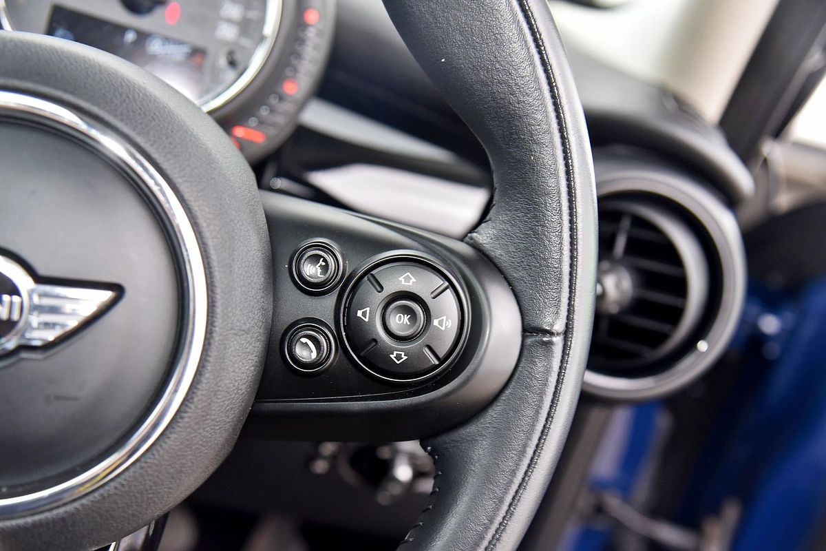 2017 MINI Cooper  F55