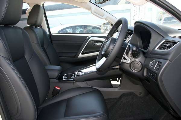 2025 Mitsubishi Pajero Sport Exceed QG