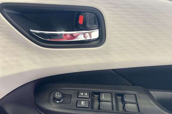 2025 Suzuki Swift Hybrid UZ