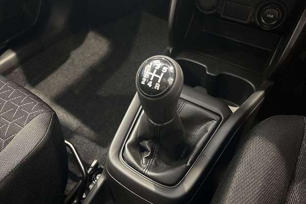 2025 Suzuki Swift Hybrid UZ