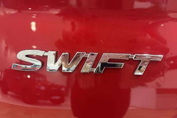 2025 Suzuki Swift Hybrid UZ