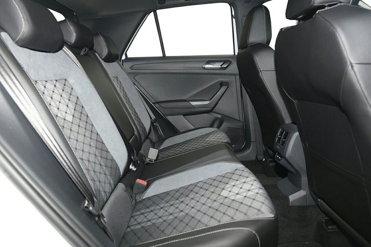 2025 Volkswagen T-Roc 140TSI R-Line D11