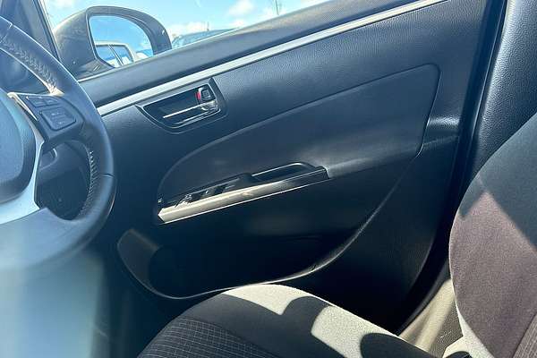 2015 Suzuki Swift GLX Navigator FZ
