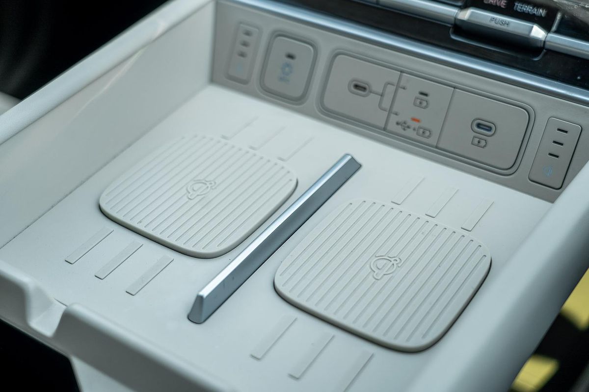 2024 Hyundai Santa Fe Hybrid Calligraphy MX5.V1