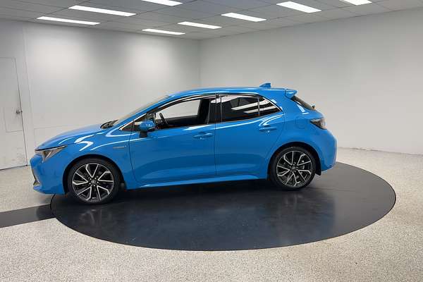 2018 Toyota Corolla ZR Hybrid ZWE211R