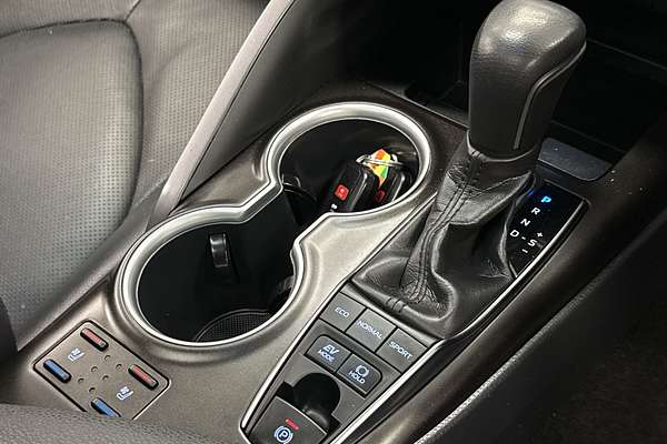 2022 Toyota Camry SL AXVH70R