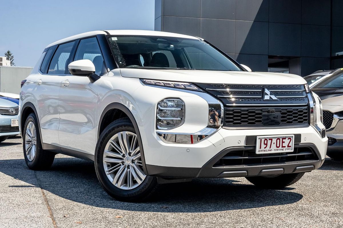 2023 Mitsubishi Outlander ES ZM