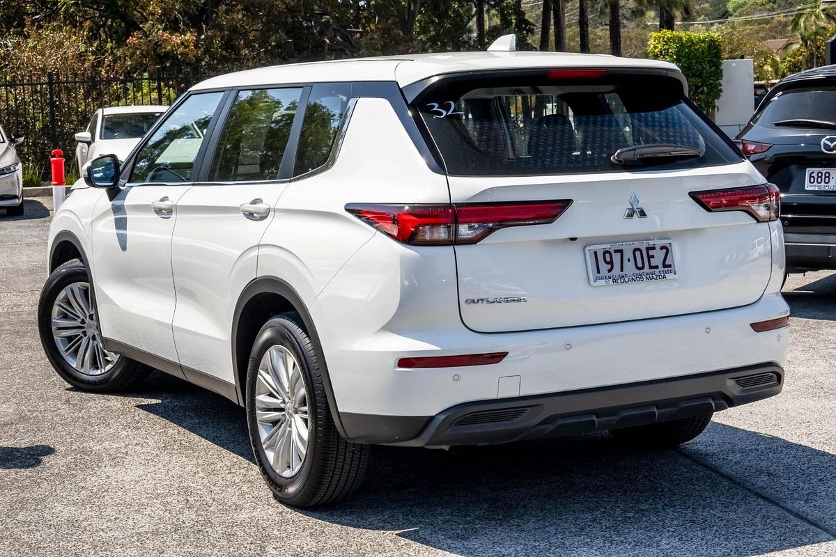 2023 Mitsubishi Outlander ES ZM