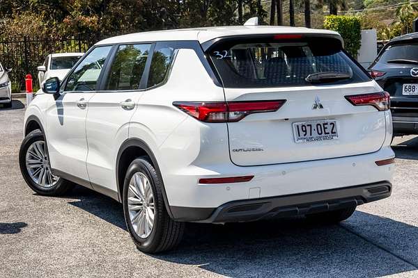 2023 Mitsubishi Outlander ES ZM
