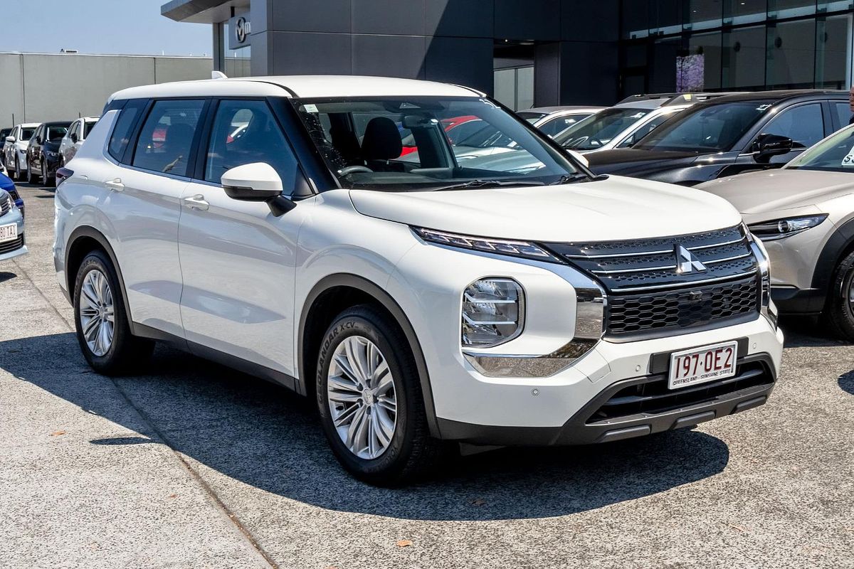 2023 Mitsubishi Outlander ES ZM