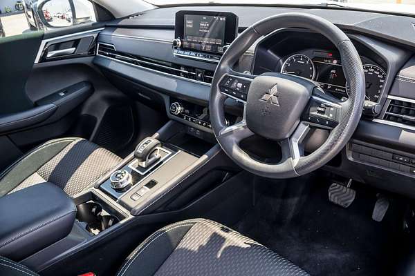 2023 Mitsubishi Outlander ES ZM