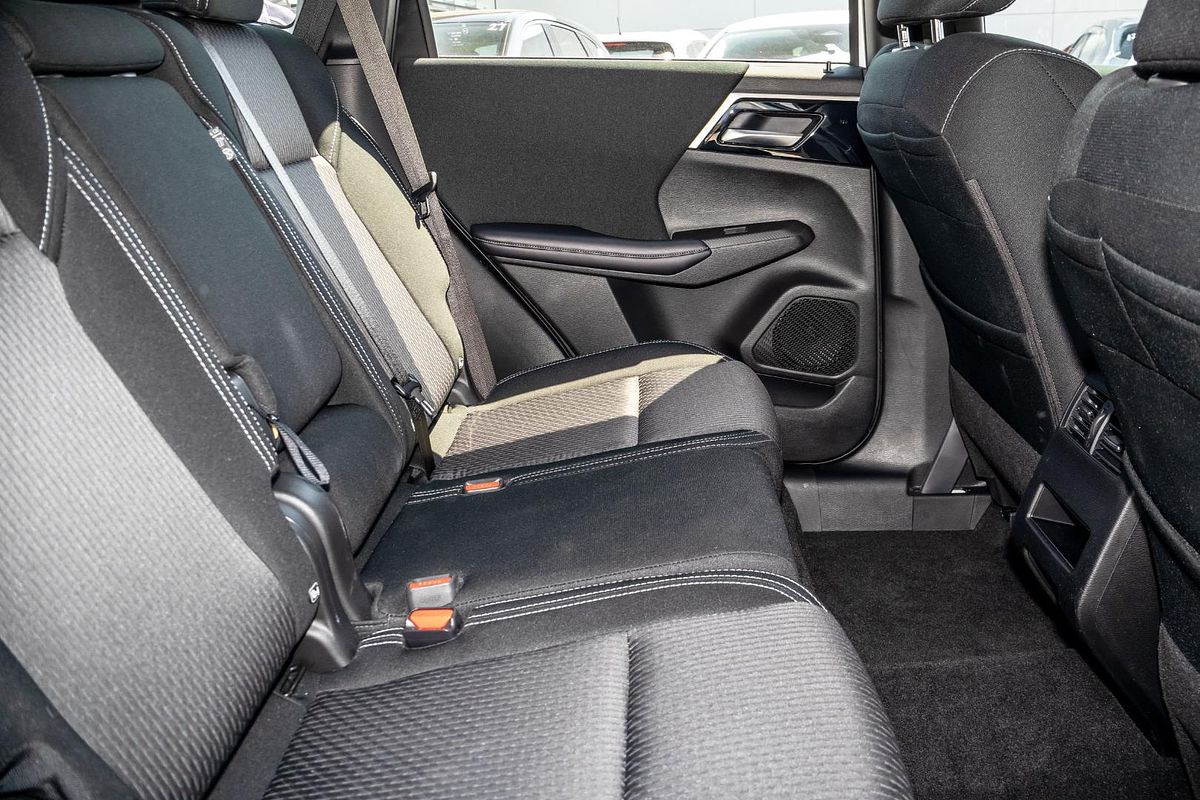 2023 Mitsubishi Outlander ES ZM