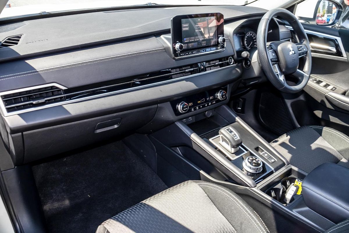 2023 Mitsubishi Outlander ES ZM