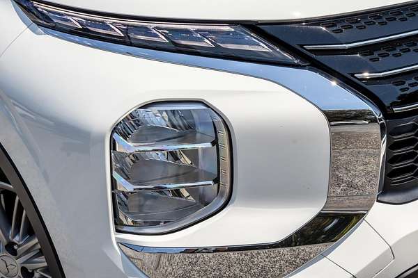 2023 Mitsubishi Outlander ES ZM