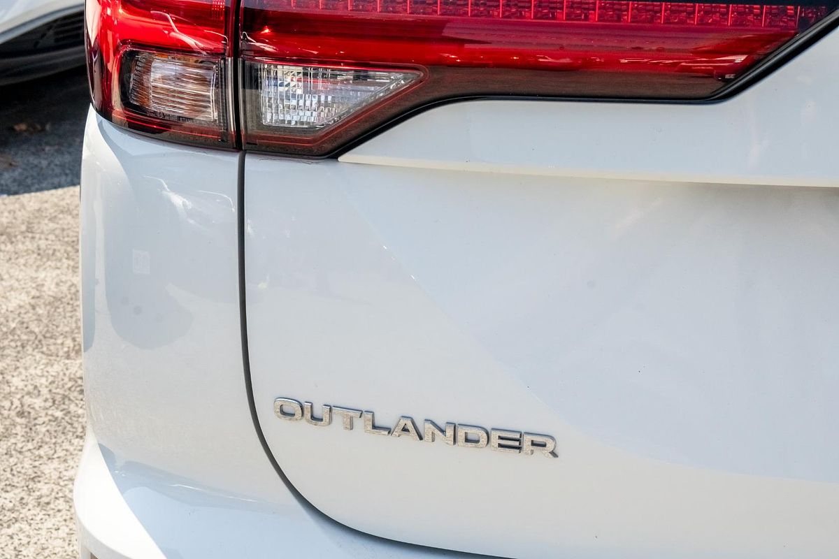2023 Mitsubishi Outlander ES ZM