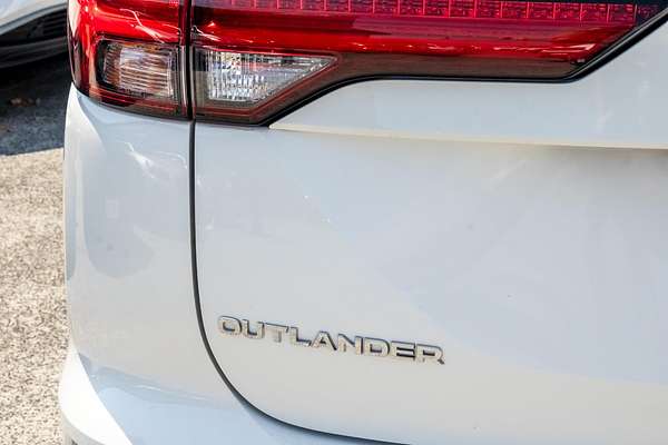 2023 Mitsubishi Outlander ES ZM