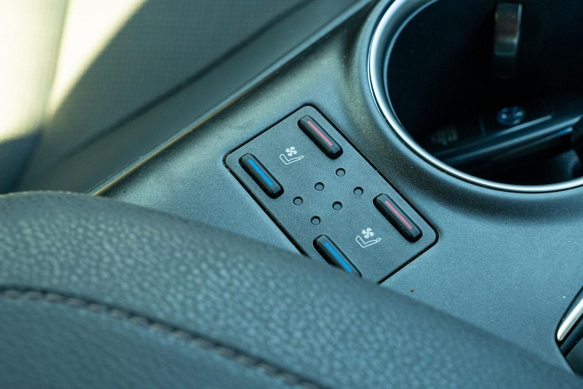 2023 Toyota Camry SL AXVH70R