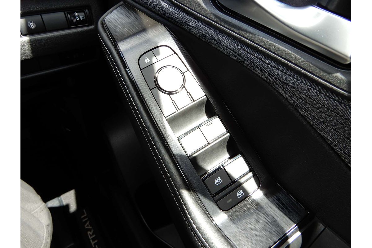2025 Nissan X-TRAIL ST T33
