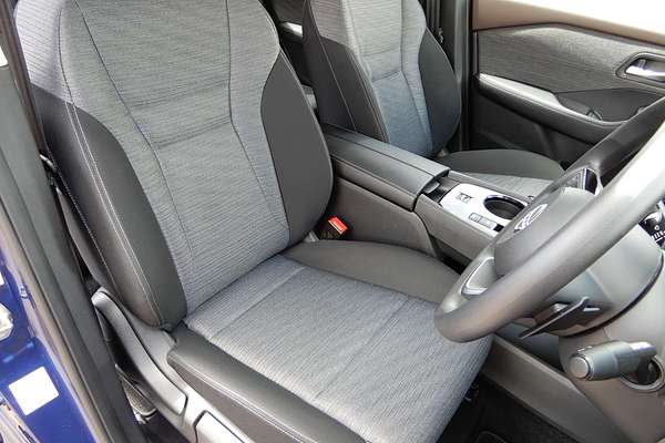 2025 Nissan X-TRAIL ST T33