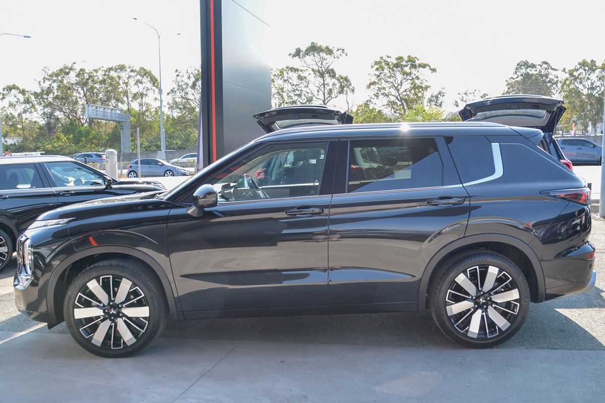 2025 Mitsubishi Outlander Exceed ZM